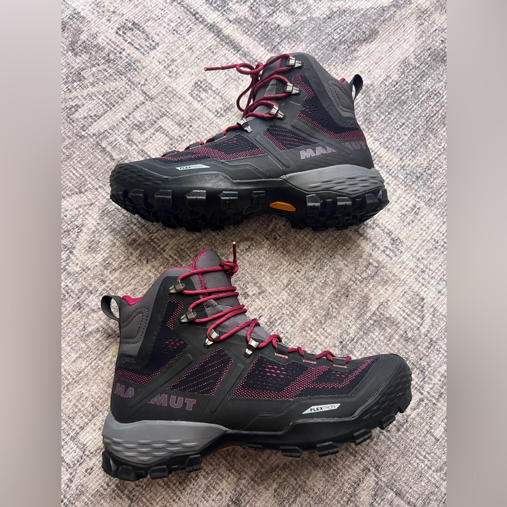Like New Mammut Women's Black/Pink Duncan GTX Mid-Hiking Boots Size 8